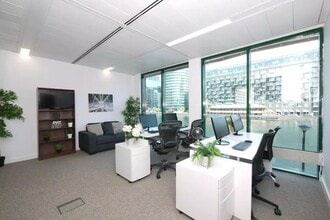 Muirfield Crescent, London for lease Interior Photo- Image 1 of 2