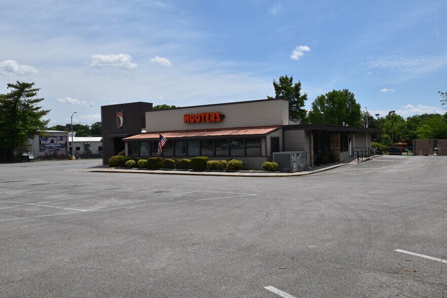 5912 Brainerd Rd, Chattanooga, TN à louer - Photo du bâtiment - Image 2 de 16