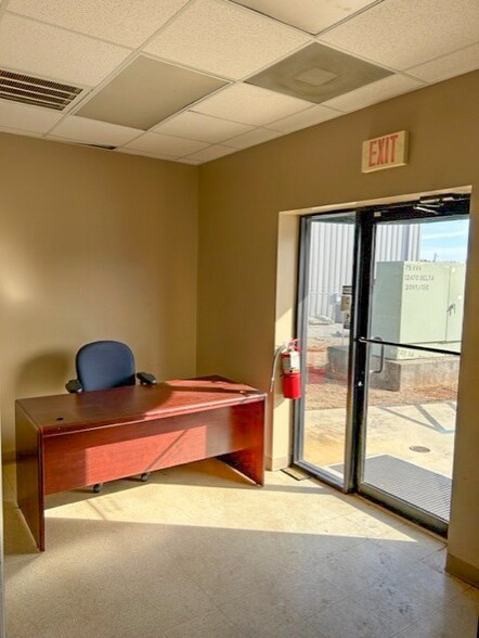 220 Production Ave, Madison, AL à louer - Photo intérieure - Image 2 de 4