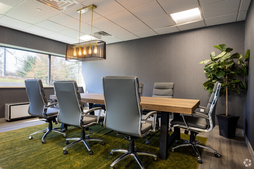 300 Executive Dr, West Orange, NJ for sale - Interior Photo - Image 3 of 16