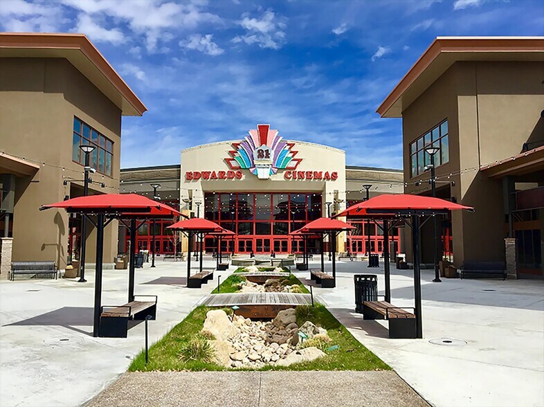 7609 W Overland Rd, Boise, ID à louer - Photo du bâtiment - Image 3 de 7