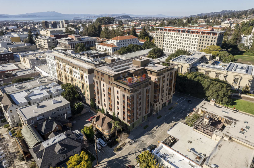 2590 Bancroft Way, Berkeley, CA à louer - Photo du bâtiment - Image 1 de 4