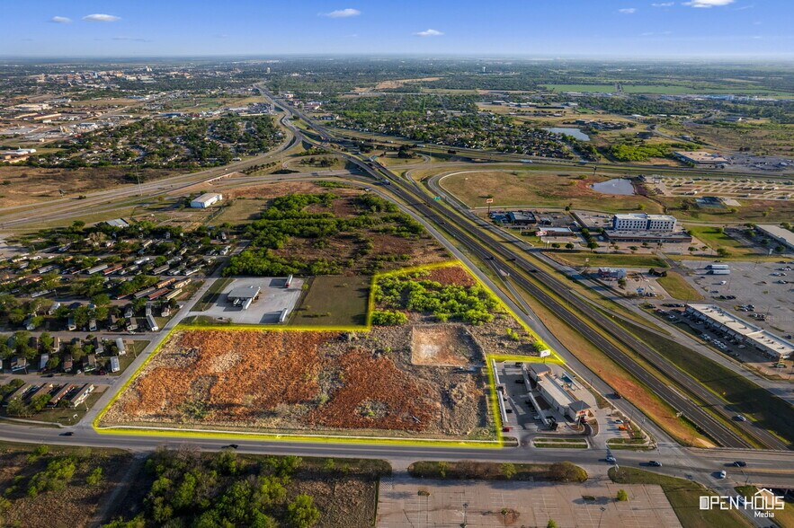 2221 Airport Dr, Wichita Falls, TX à vendre - Photo du bâtiment - Image 3 de 16