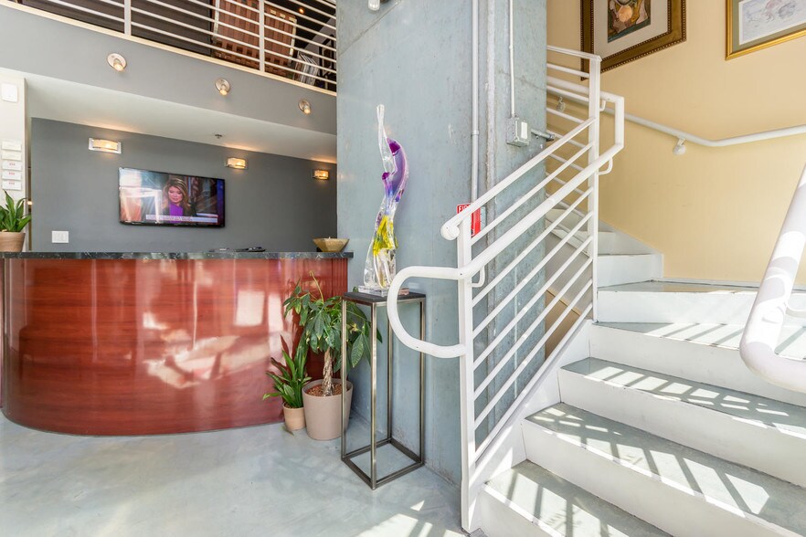 2301 Wilton Dr, Wilton Manors, FL à vendre - Photo intérieure - Image 2 de 67