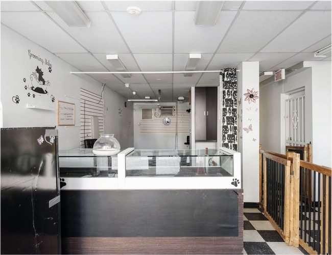 More details for 5643 Ch De La Côte-Des-Neiges, Montréal, QC - Retail for Lease