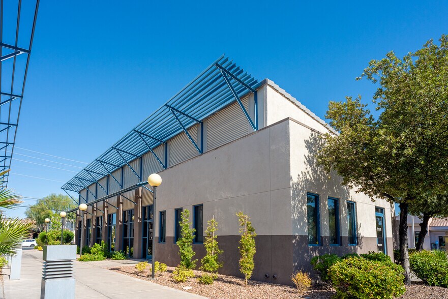 8480 S Eastern Ave, Las Vegas, NV à louer - Photo du bâtiment - Image 1 de 11