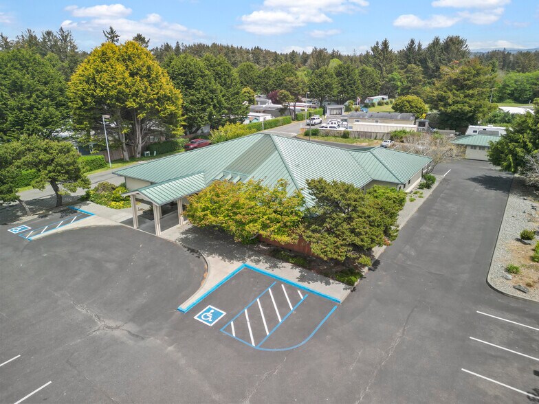 1771 Northcrest Dr, Crescent City, CA à vendre - Photo du bâtiment - Image 3 de 13