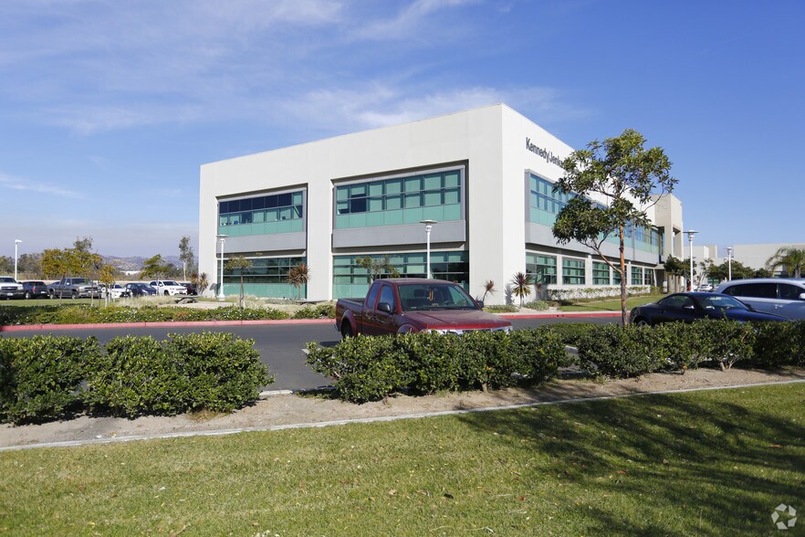 2775 N Ventura Rd, Oxnard, CA for lease - Primary Photo - Image 1 of 20