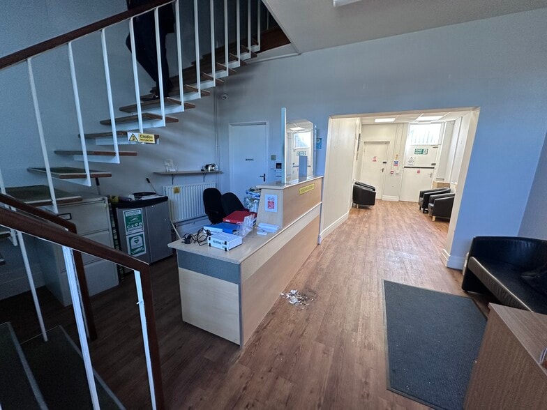 8 Cleethorpe Rd, Grimsby for sale - Interior Photo - Image 3 of 3