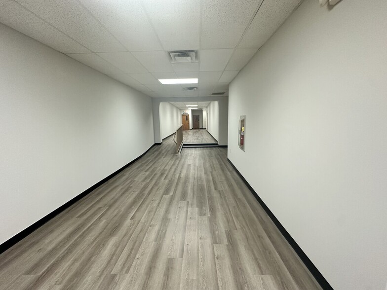 112 W Maple St, Cumming, GA for lease - Interior Photo - Image 3 of 16