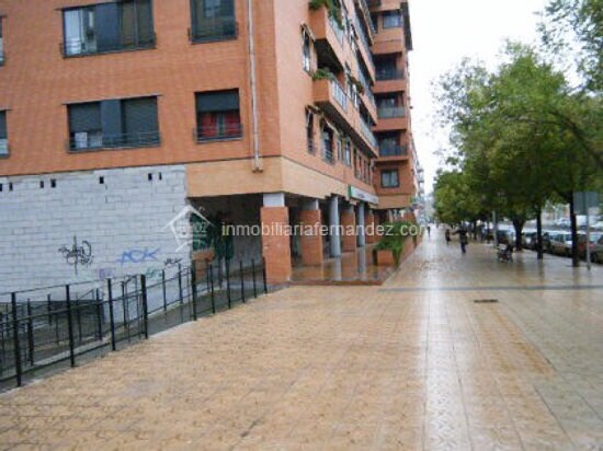 Commerce de détail dans Cáceres, Cáceres à louer - Photo du bâtiment - Image 3 de 4