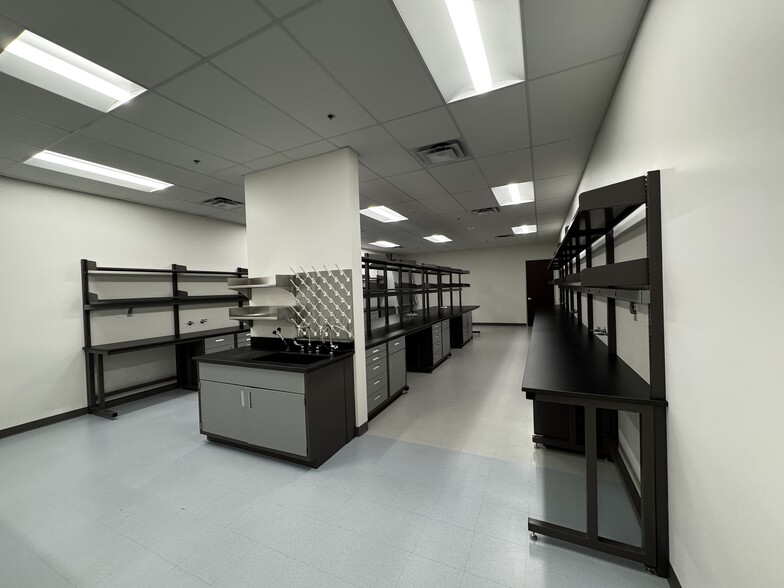 145 S 79th St, Chandler, AZ for lease - Building Photo - Image 3 of 9