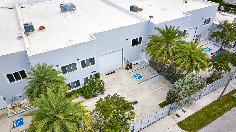 300-320 NE 60th St, Miami, FL for sale - Building Photo - Image 1 of 13