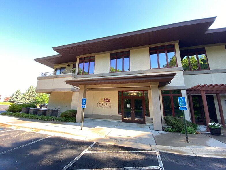 4640 Nicols Rd, Eagan, MN à louer - Photo du bâtiment - Image 2 de 4