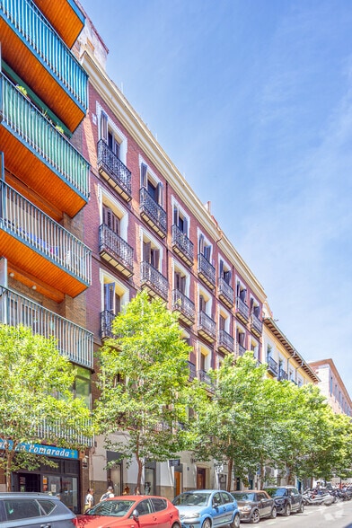 Calle del Conde Duque, 5, Madrid, Madrid for lease - Building Photo - Image 2 of 2
