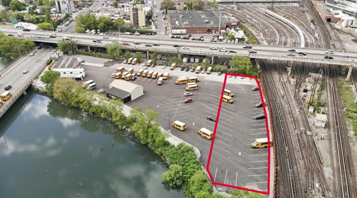 2647 Stillwell Ave, Brooklyn, NY for lease Building Photo- Image 1 of 3