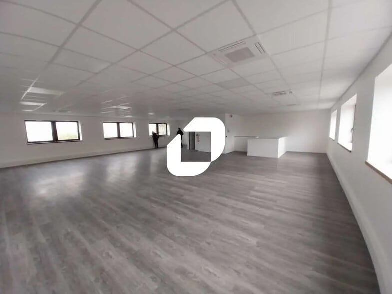 Flex in SAINT-OUEN-L'AUMONE for lease - Interior Photo - Image 2 of 10