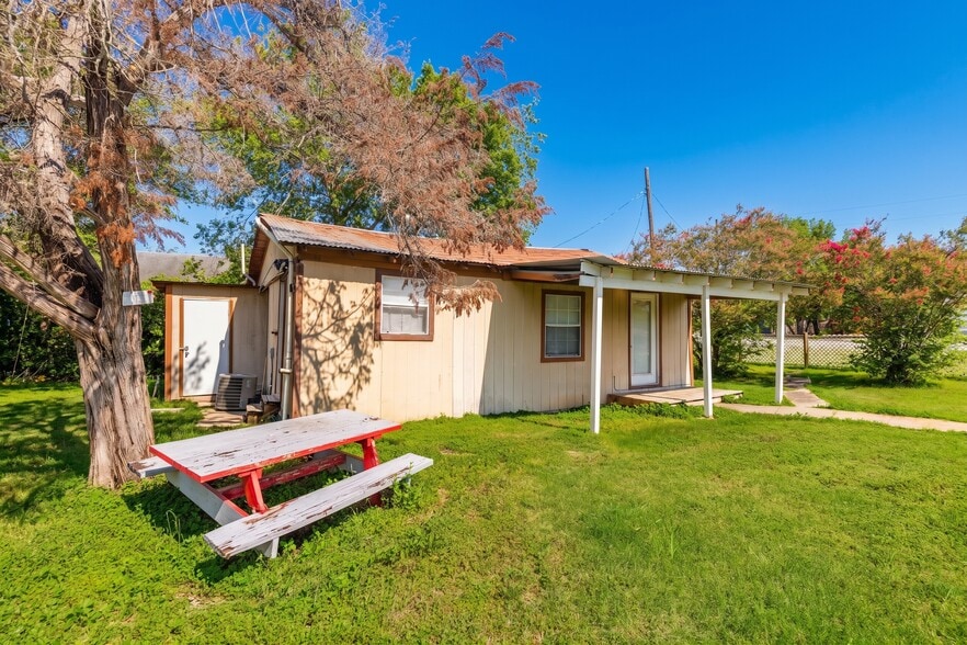 310 E Parsons St, Manor, TX for sale - Building Photo - Image 3 of 4