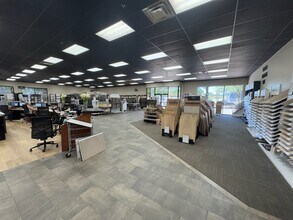 14160 SW 72nd Ave, Tigard, OR for lease Interior Photo- Image 1 of 4