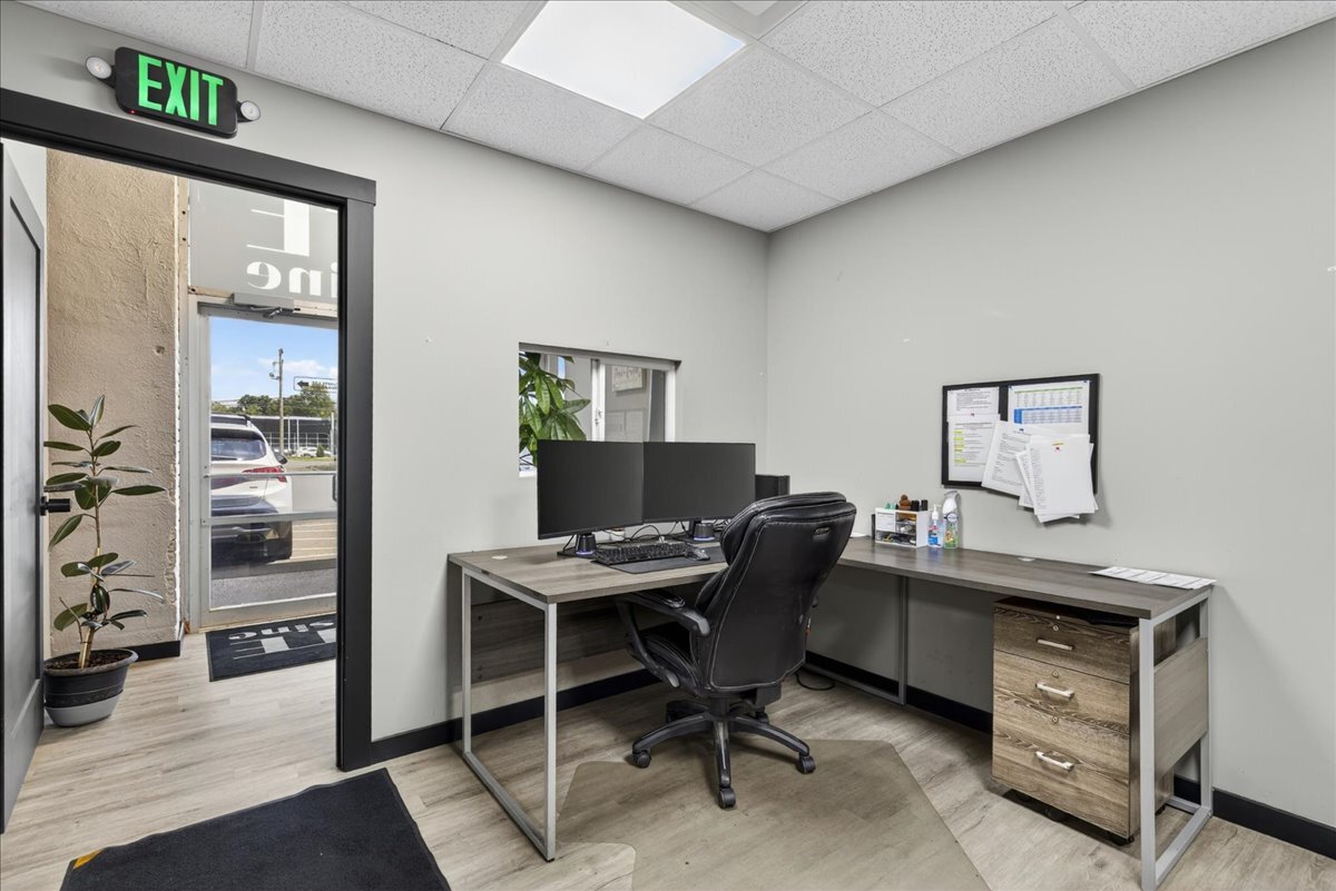 575 Washington Ave, North Haven, CT for lease Interior Photo- Image 1 of 11