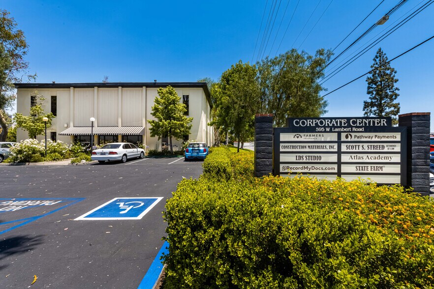 595 W Lambert Rd, Brea, CA à louer - Photo du bâtiment - Image 2 de 22