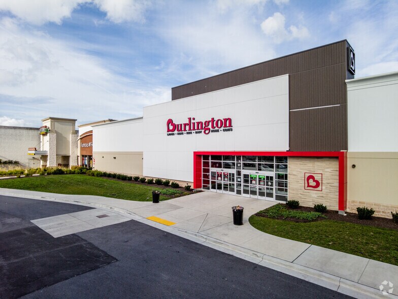 6711 Ritchie Hwy, Glen Burnie, MD à louer - Photo du bâtiment - Image 2 de 18