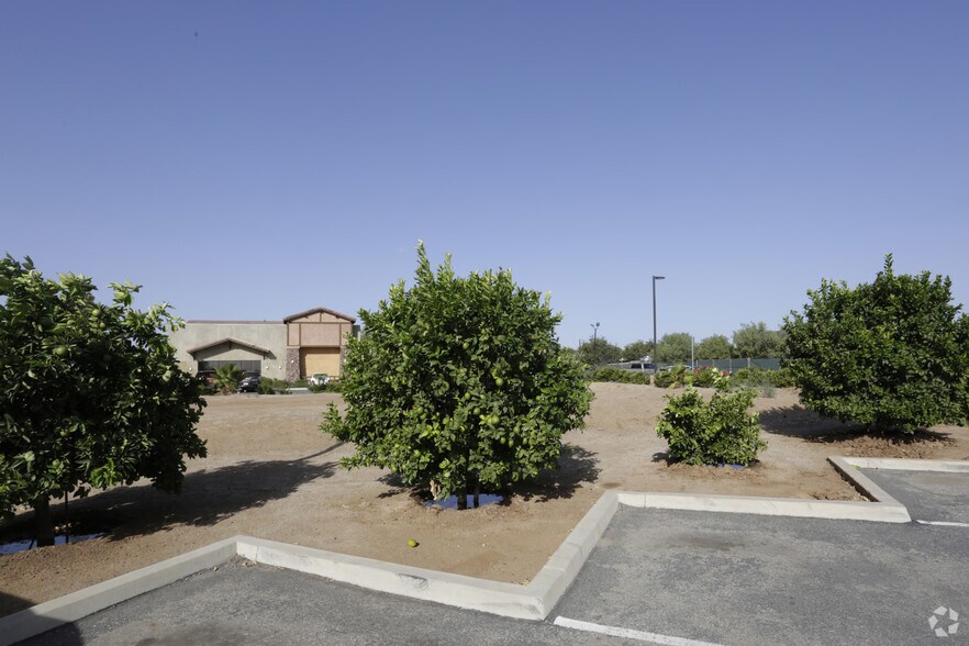 16810 Van Buren Blvd, Riverside, CA à louer - Photo du bâtiment - Image 2 de 7