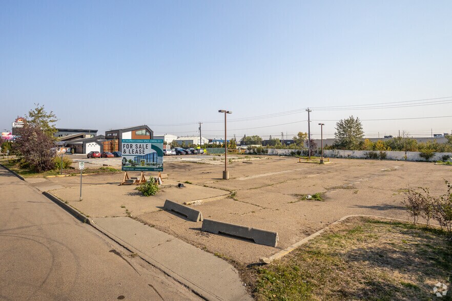 4635 Gateway Blvd NW, Edmonton, AB for lease - Building Photo - Image 1 of 2