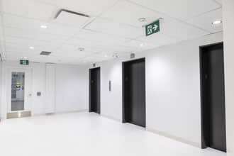 365 Bay St, Toronto, ON à louer Photo intérieure- Image 2 de 11