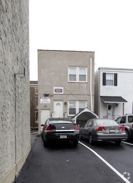 212 W Front St, Media, PA à vendre - Photo du bâtiment - Image 2 de 2