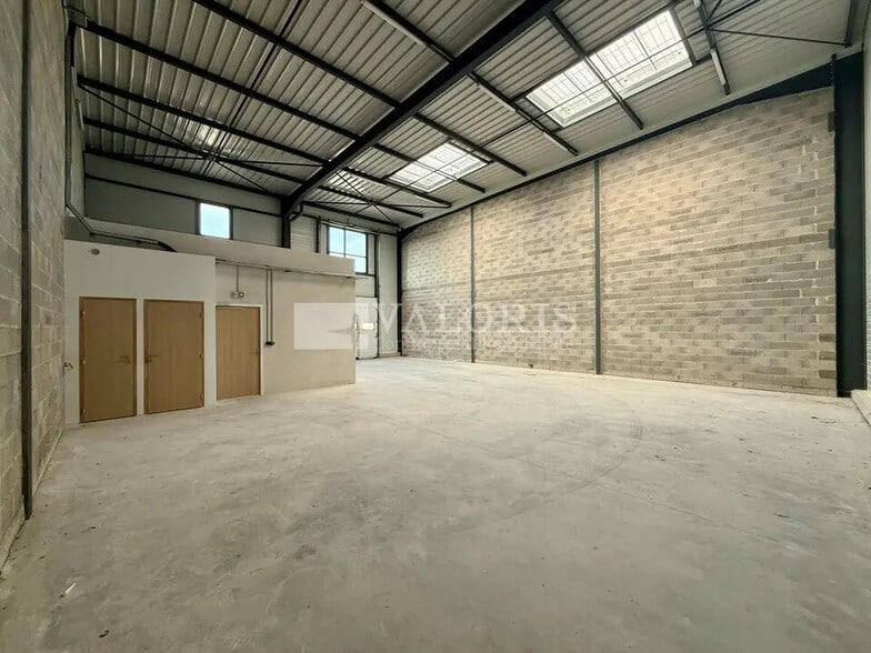 Flex in Saint-Quentin-Fallavier for lease - Interior Photo - Image 3 of 5