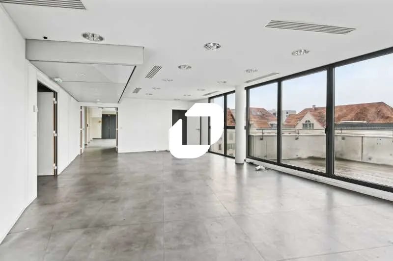 Office in Rueil-Malmaison for sale - Building Photo - Image 1 of 16