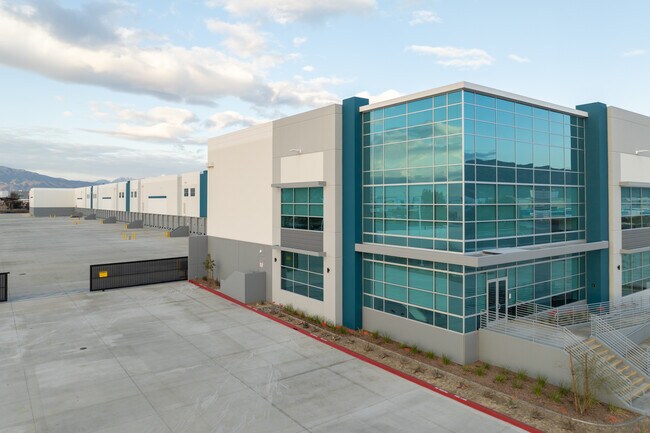 Plus de détails pour 14874 Santa Ana Ave, Fontana, CA - Industriel à louer