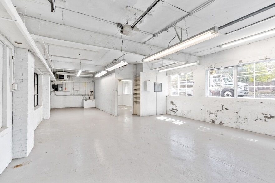 3 W End, Rochelle Park, NJ for lease - Building Photo - Image 3 of 11