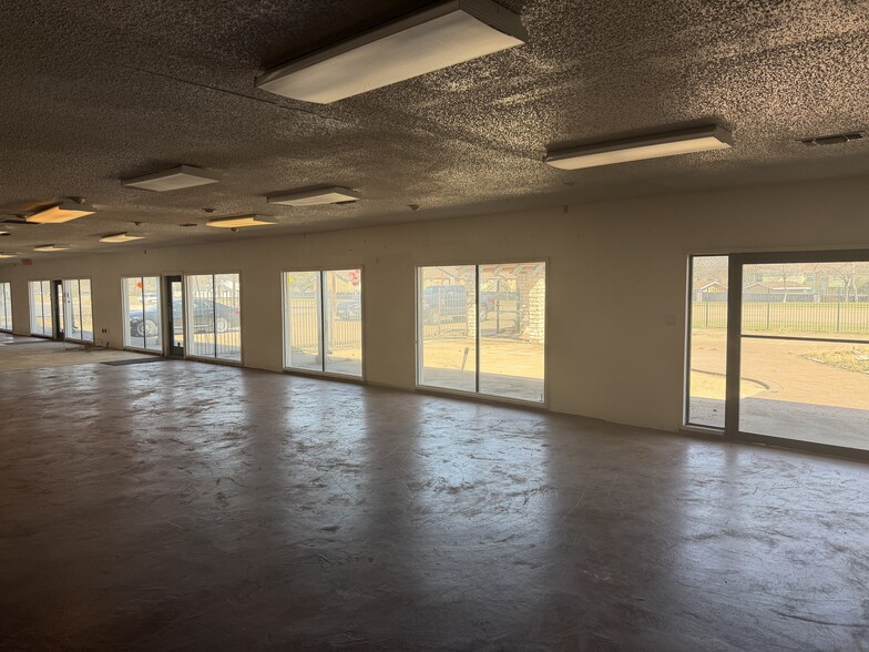 3644 W Pioneer Pky, Pantego, TX à vendre - Photo du bâtiment - Image 3 de 4