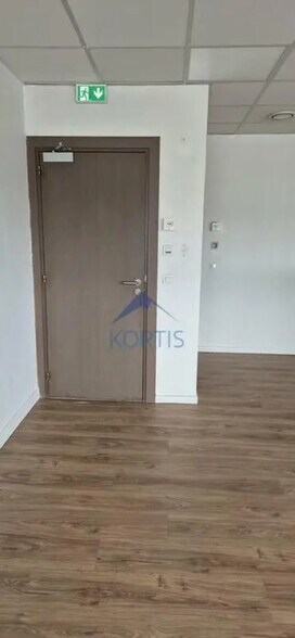 Bureau dans Bron à louer - Photo intérieure - Image 2 de 7