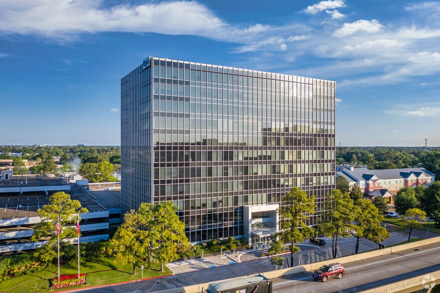 2800 N Loop Fwy W, Houston, TX à louer - Photo du bâtiment - Image 2 de 9