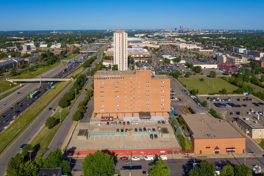 393 Dunlap St N, Saint Paul, MN à louer - Photo du bâtiment - Image 2 de 3