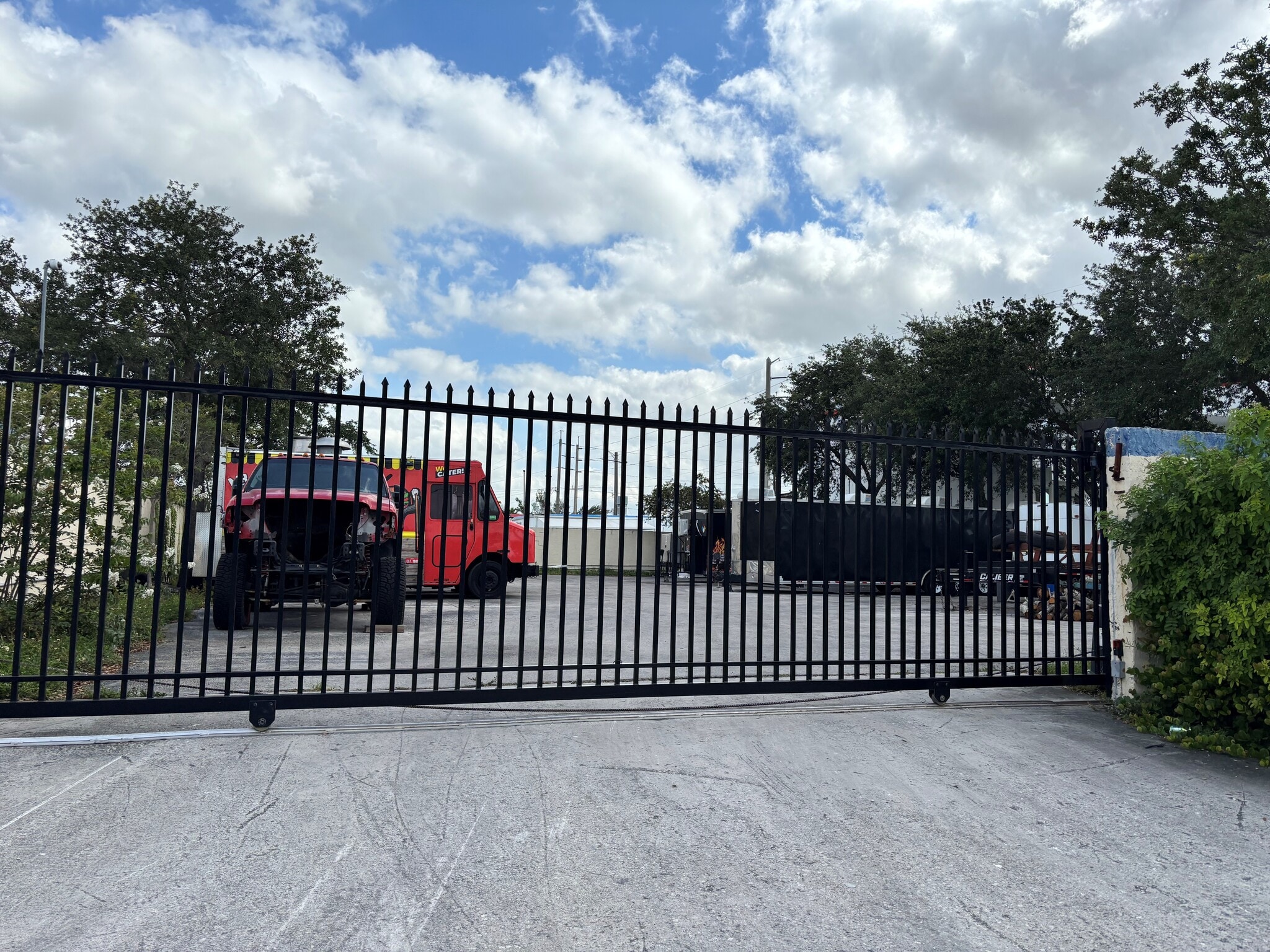 519 NE 43rd St, Oakland Park, FL for lease Building Photo- Image 1 of 7