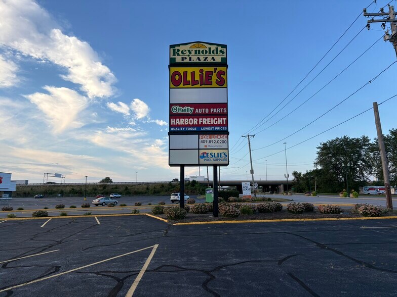 2505-2527 S Reynolds Rd, Toledo, OH à louer - Photo du bâtiment - Image 2 de 4