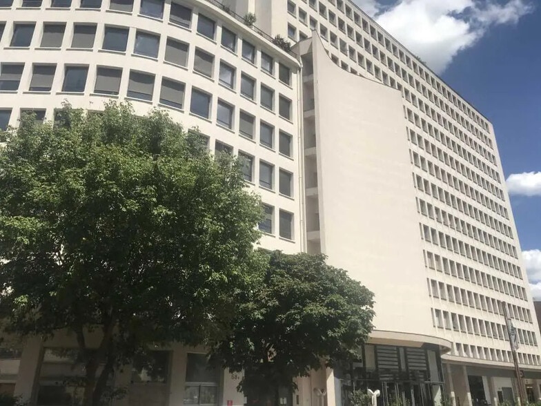 Flex in Paris for lease - Building Photo - Image 1 of 5