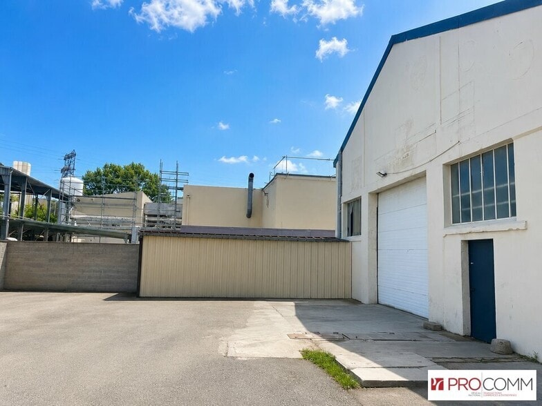 Industrial in Bollène for lease - Building Photo - Image 2 of 3