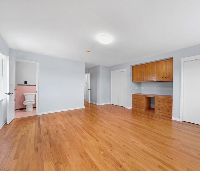 355 Hicksville Rd, Bethpage, NY à vendre - Photo intérieure - Image 3 de 13
