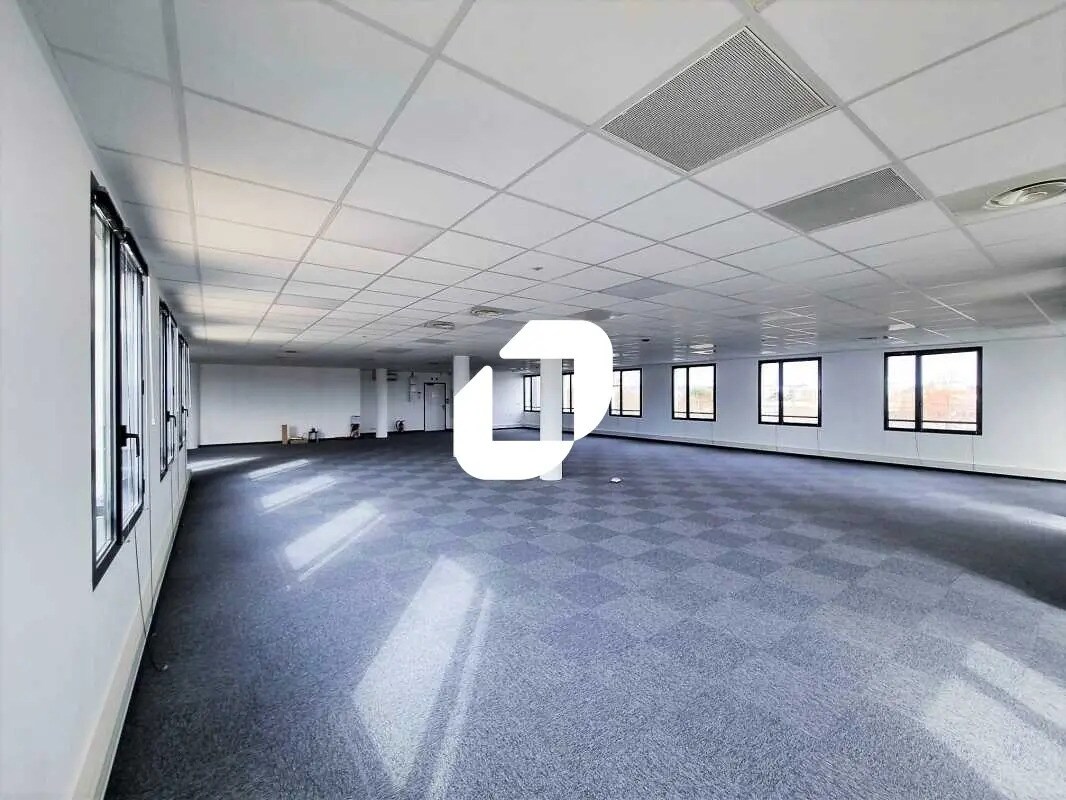 Office in Villefranche-sur-Saône for lease Building Photo- Image 1 of 15