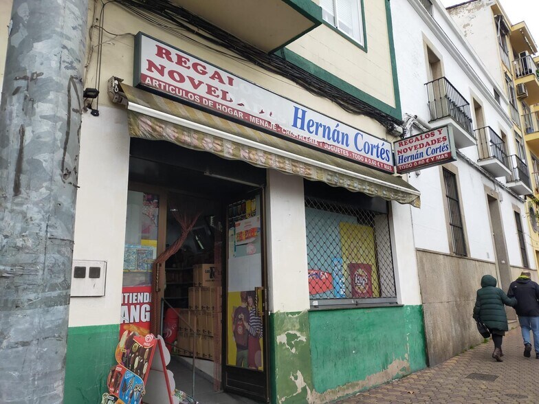 Commerce de détail dans Cáceres, Cáceres à vendre - Photo du bâtiment - Image 2 de 3