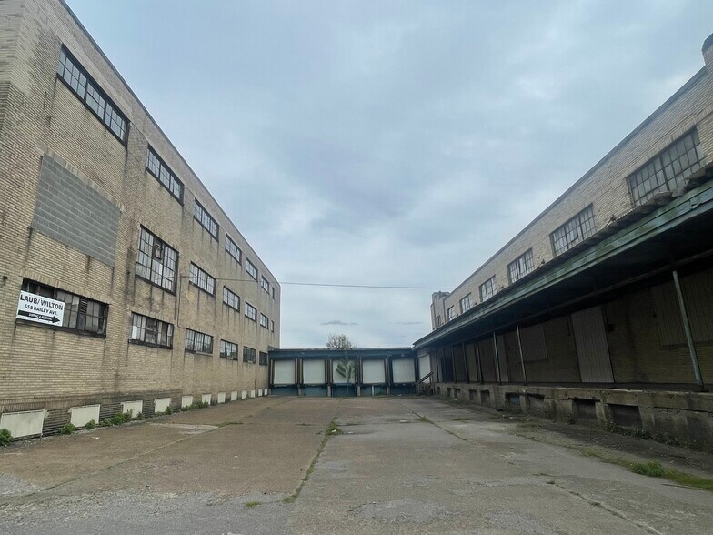 658 Bailey Ave, Buffalo, NY for sale - Building Photo - Image 3 of 5