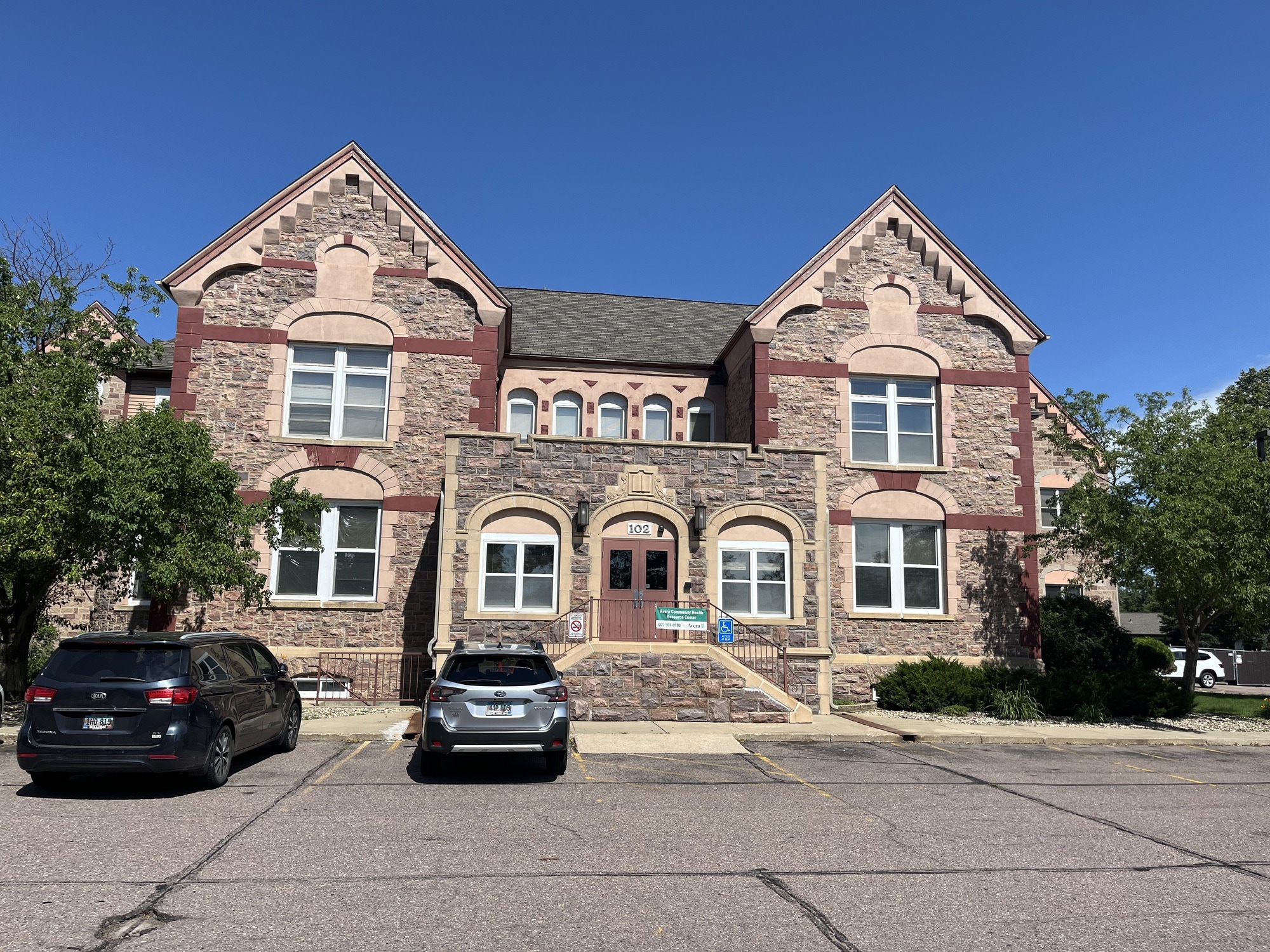 102 N Krohn Pl, Sioux Falls, SD à louer Photo du bâtiment- Image 1 de 9