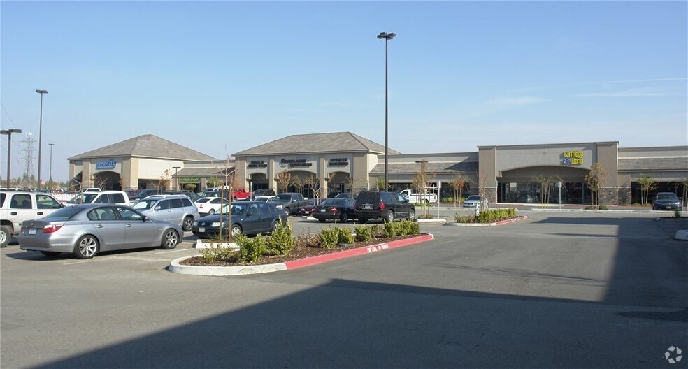 4180 Coffee Rd, Bakersfield, CA à louer - Photo principale - Image 2 de 8