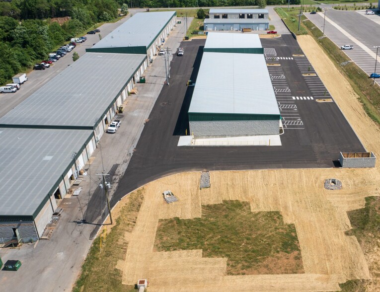 5510 E Division St, Mount Juliet, TN à louer - Photo du bâtiment - Image 2 de 7