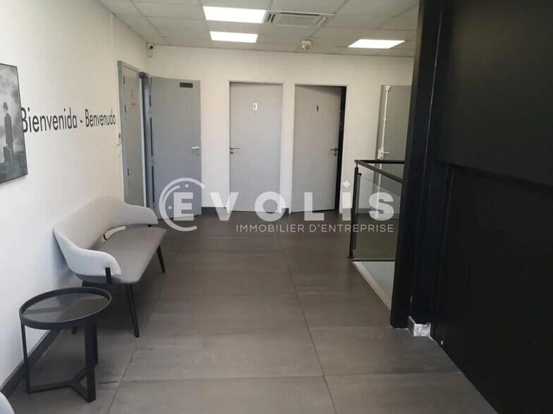 Office in Neuilly-Plaisance for sale - Building Photo - Image 3 of 12